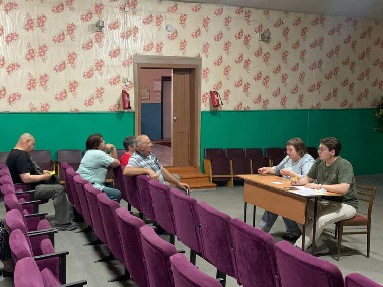 Комары есть, а интернета нет. Жители Кулундинского района рассказали о своих проблемах депутату АКЗС