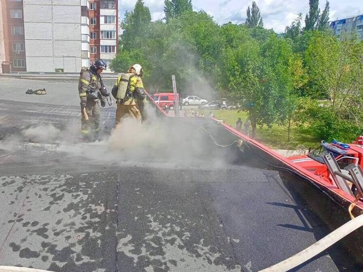 В Барнауле из-за окурка загорелась крыша магазина «Магнит»