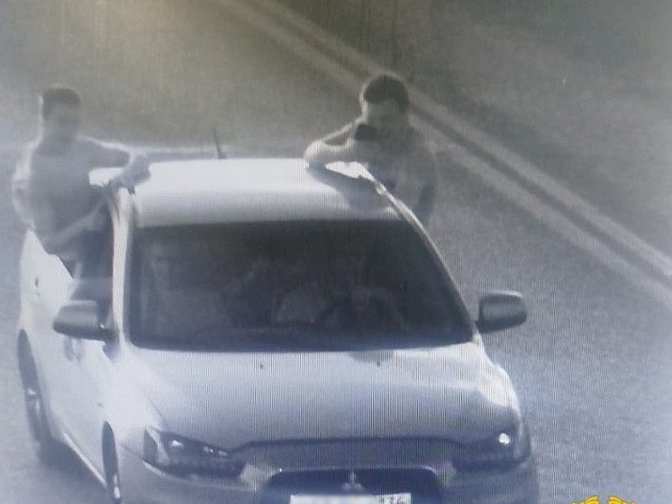 Молодого волгоградца наказали за езду с высунувшимися из окон пассажирами