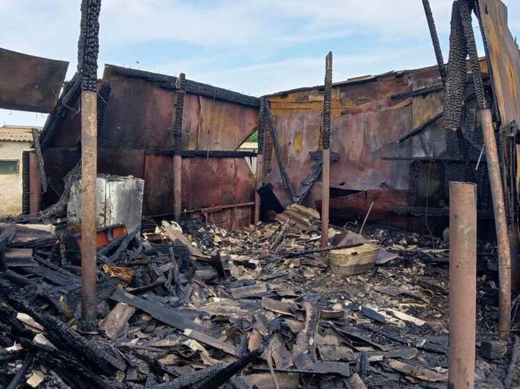 В Волгоградской области из-за игры ребенка сгорела постройка