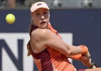 Российская теннисистка Анна Блинкова успешно стартовала на травяном турнире WTA 250 в Истбурне, Великобритания, где призовой фонд составляет 389 тысяч долларов.