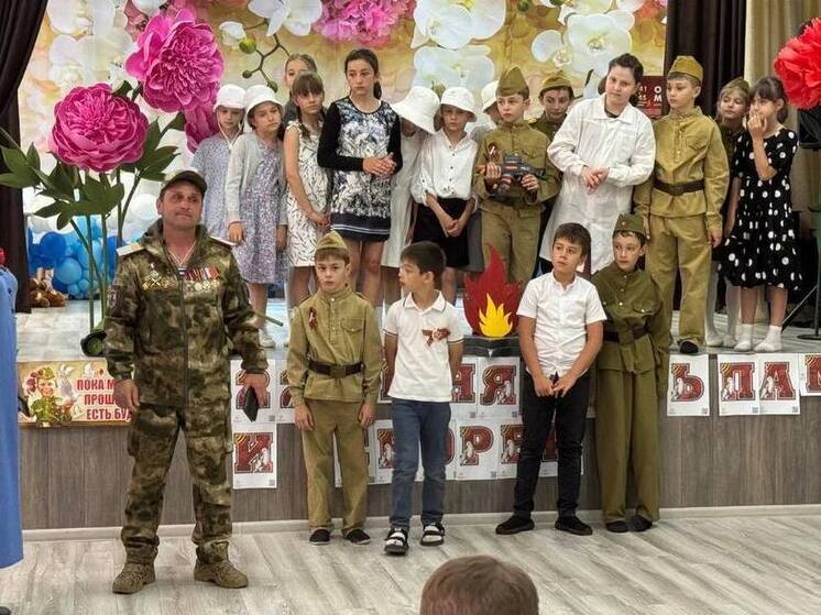 В Черкесске школьники встретились с кавалером ордена Мужества