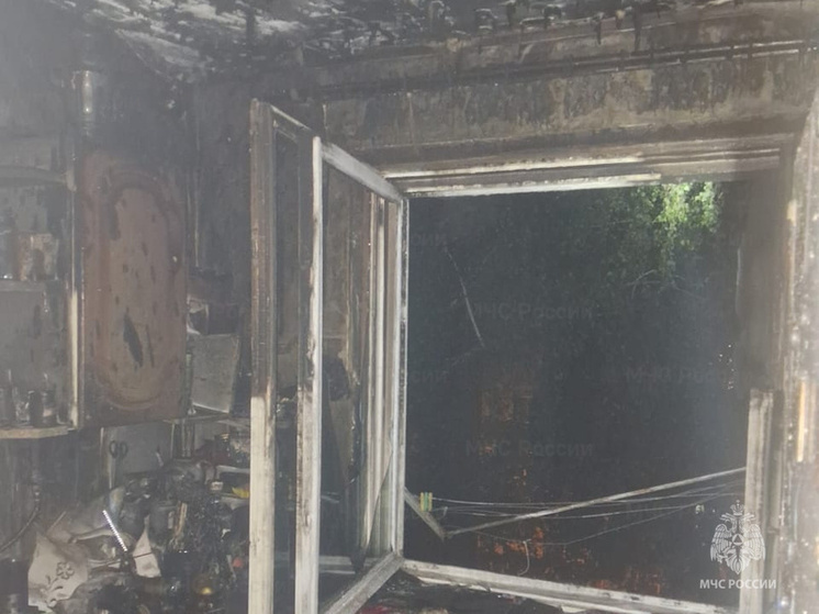 В Калуге из горящего дома вывели 12 человек