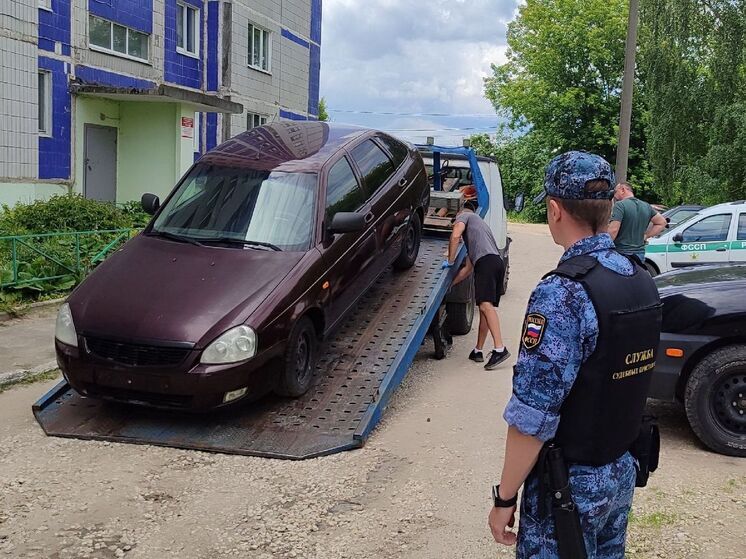 Судебные приставы в Коврове отобрали у должника "Ладу Приору"