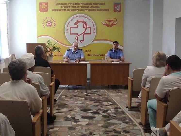 Жители Шумерлинского и Красночетайского округов встретились с зампрокурора ЧР