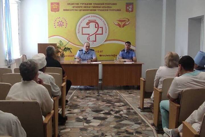 Жители Шумерлинского и Красночетайского округов встретились с зампрокурора ЧР