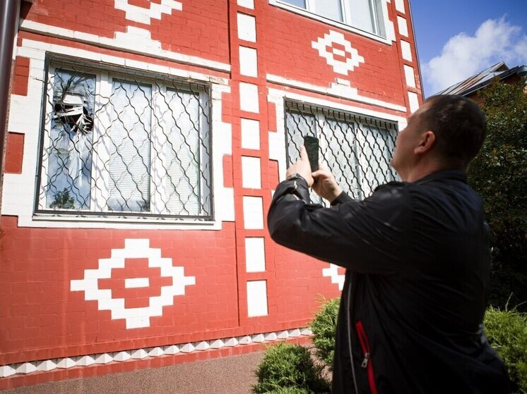 В Курске специалисты оценивают повреждения домов после атаки дрона