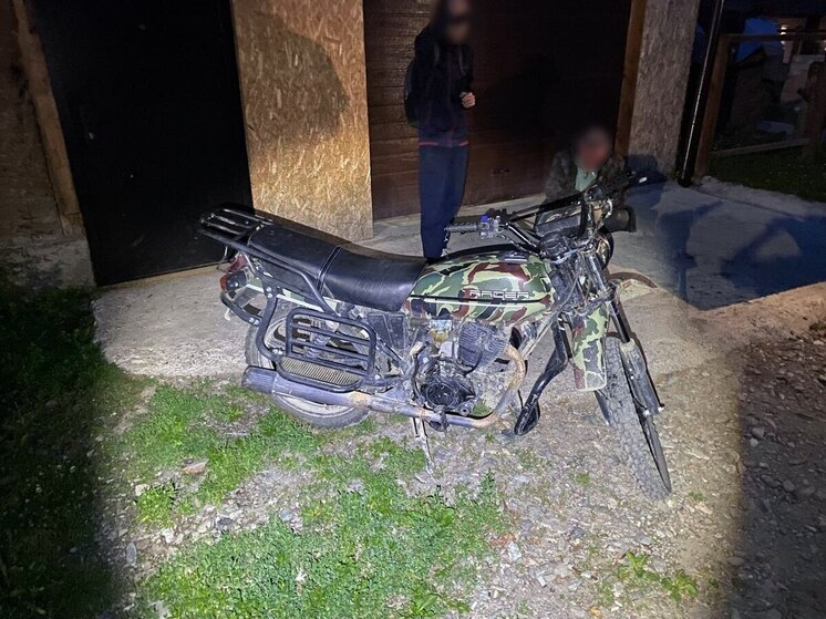 На Алтае подростки на мотоциклах поехали купаться на речку и попали в ДТП