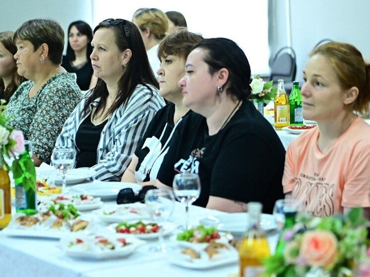 В Доме культуры Буденновска прошла встреча с вдовами погибших в зоне СВО военнослужащих