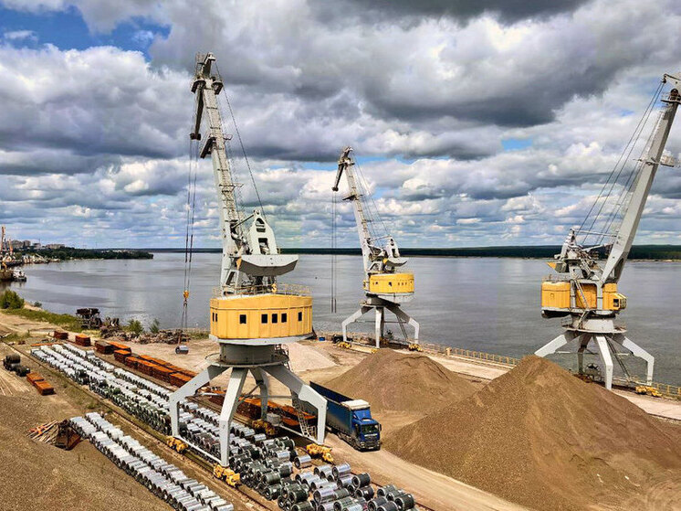 Объем грузоперевозок Чебоксарского речного порта в 2024г составил около 7 млн т