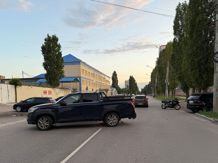 Иномарка сдавала назад и сбила воронежского мотоциклиста