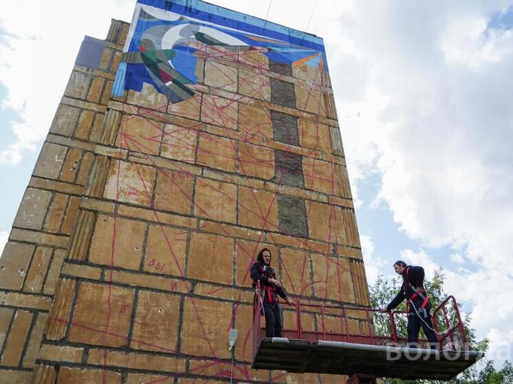 Участники фестиваля стрит-арта «Палисад» в Вологде приступили к нанесению муралов