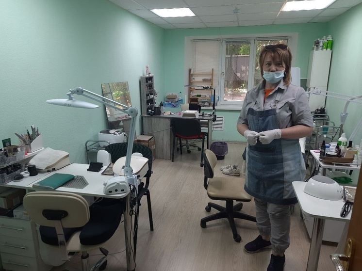 Жительница Строителя стала мастером ногтевого сервиса благодаря соцконтракту