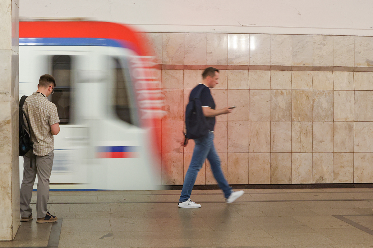 Мужчина упал на рельсы и погиб на станции метро «Крылатское» в Москве