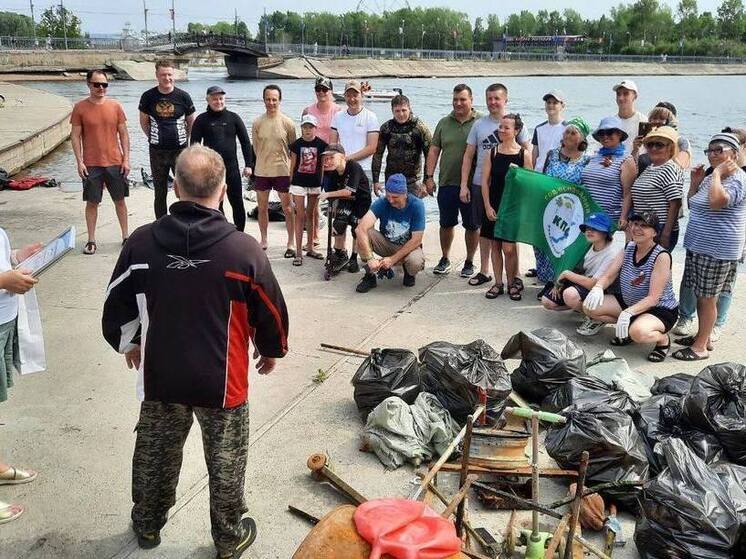 Фридайверы очистили дно Ангары у острова Юность в Иркутске