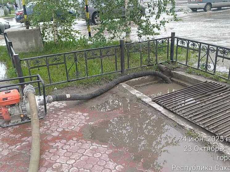 В Якутске усилили откачку воды после проливного дождя