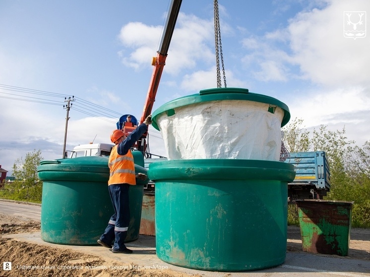 В Нарьян-Маре продолжается обновление площадок для сбора мусора