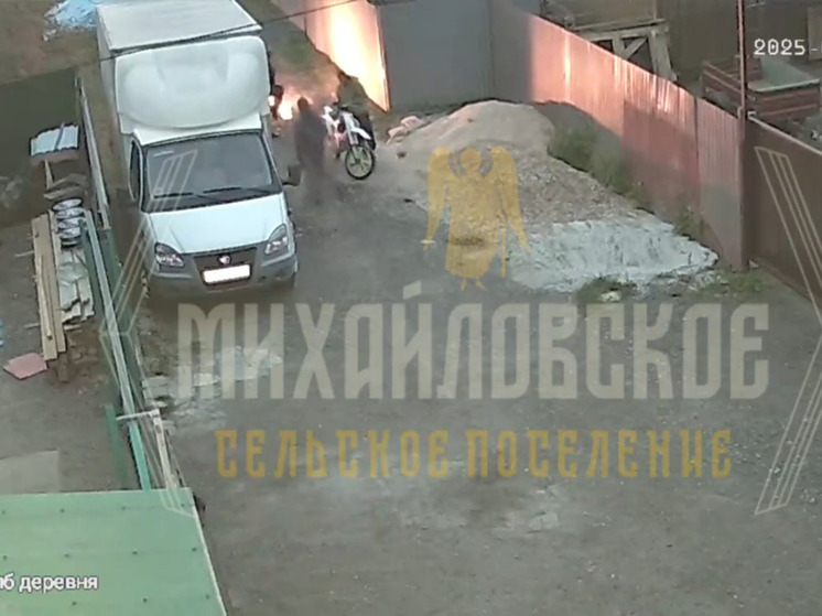 Под Тверью молодежь на питбайках слила бензин у ГАЗели