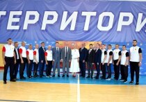 Одно из самых ярких спортивных событий в программе празднования Дня республики посетил министр спорта Чувашии Василий Петров, от имени Главы региона Олега Николаева поздравив всех присутствующих со 105-летием Чувашской автономии