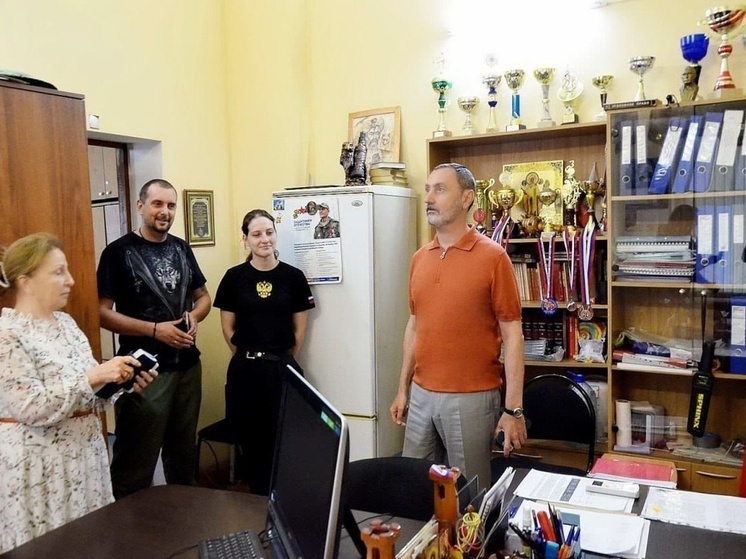 Депутат ЗСК Виктор Тепляков пообщался с представителями казачьего общества Центрального района