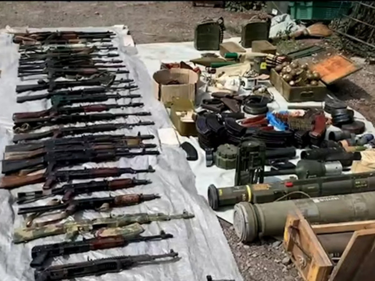 Сотрудники Управления ФСБ по ДНР обнаружили заминированный тайник украинских боевиков в Селидово