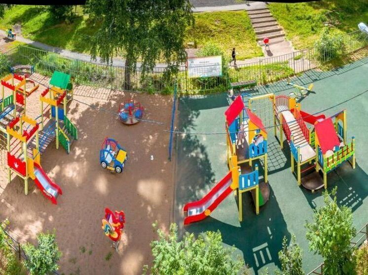 В Уфе возбудили дело после того, как двое детей получили травму на детской площадке