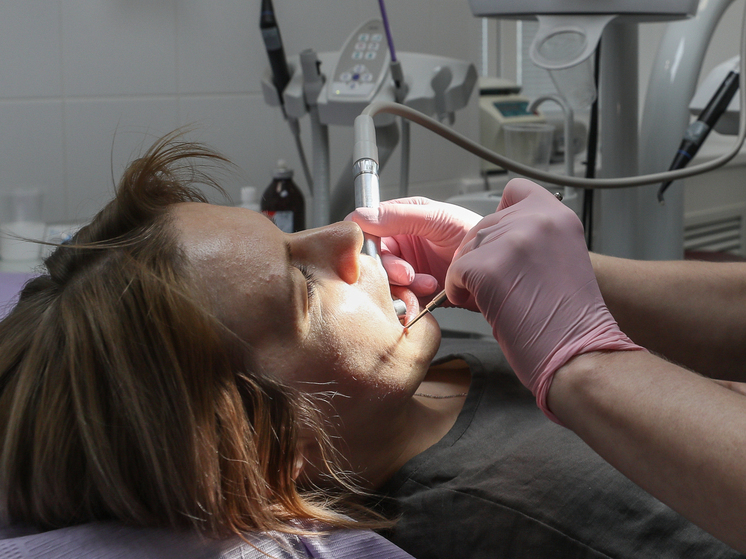 L'orthodontiste Balakireva : Les pommes, les fraises et la viande aideront à améliorer l'état des dents