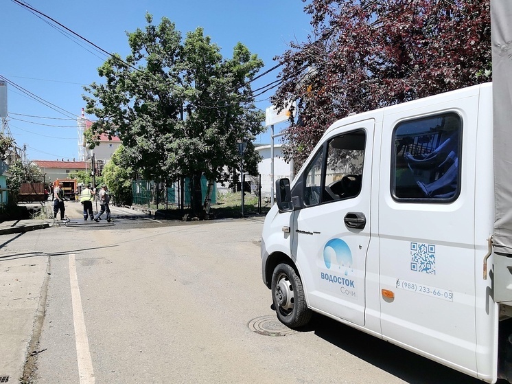 Устранить последствия разгула стихии в Сочи должны к концу дня