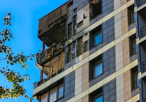 В ночь на вторник Подмосковье опять пережило атаку дронов. Три беспилотника долетели до Красногорска, Волоколамска и Можайска. Один из БПЛА угодил в жилой дом в Красногорске.