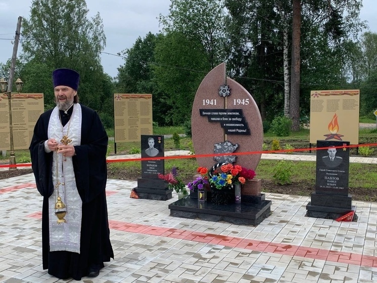 В Боровичском районе благоустроили территорию у обелиска «Памяти павшим»