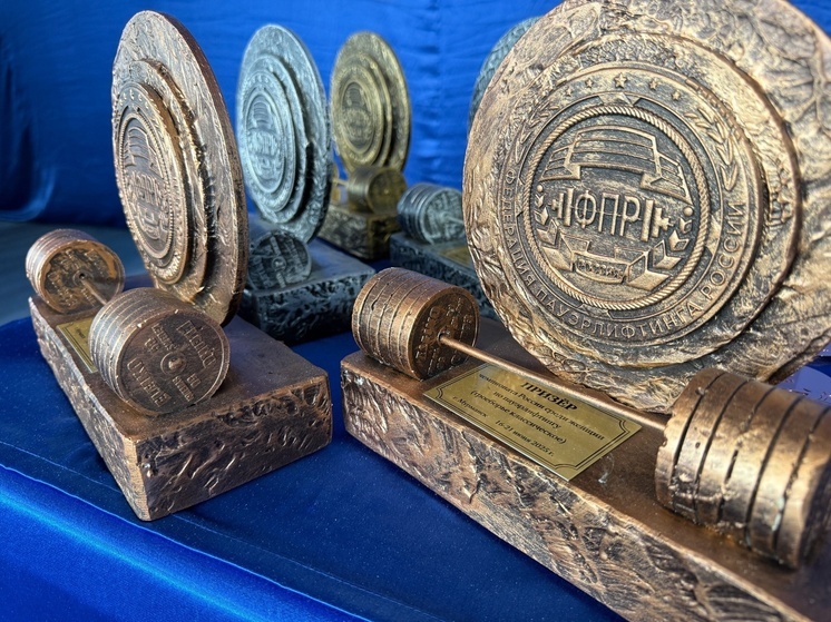 В Мурманске наградили победителей чемпионата России по пауэрлифтингу