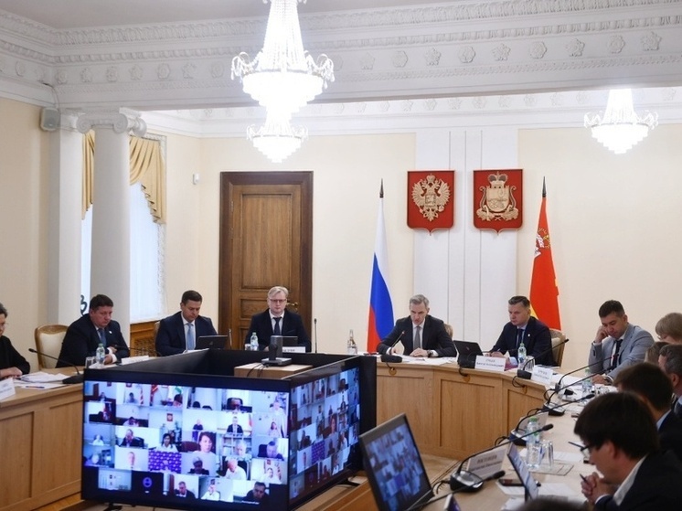 На заседании Правительства Смоленской области обсудили вопрос обеспечения жильем детей-сирот