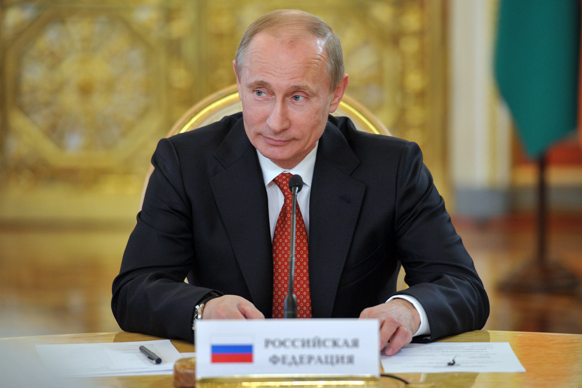 Путин подписал закон о переносе даты оплаты за коммуналку
