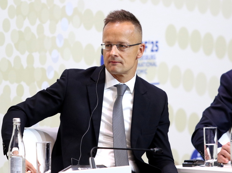 Сийярто: итоговый документ саммита НАТО не направлен на конфронтацию с Россией