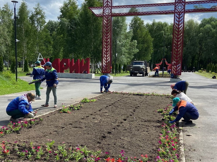 В Йошкар-Оле к празднику Пеледыш пайрем обновили клумбы