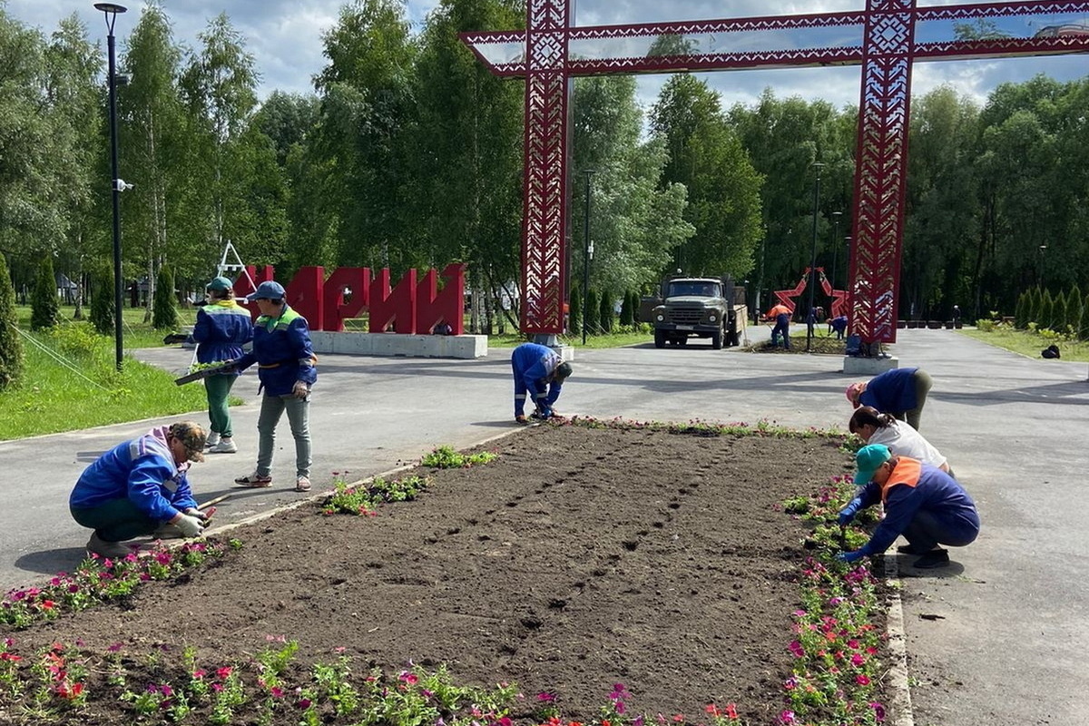 В Йошкар-Оле к празднику Пеледыш пайрем обновили клумбы