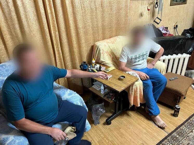 В Астрахани мужчина остался без почти 50 тысяч рублей после застолья