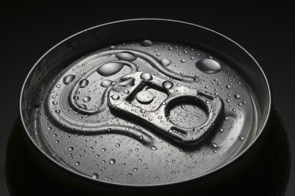 Нарколог предупредил россиян о последствиях употребления энергетических напитков