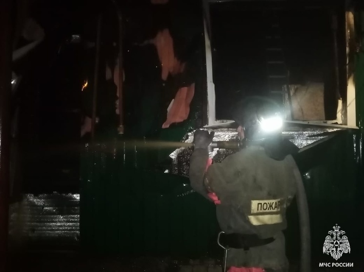 В Орловской области горел жилой дом