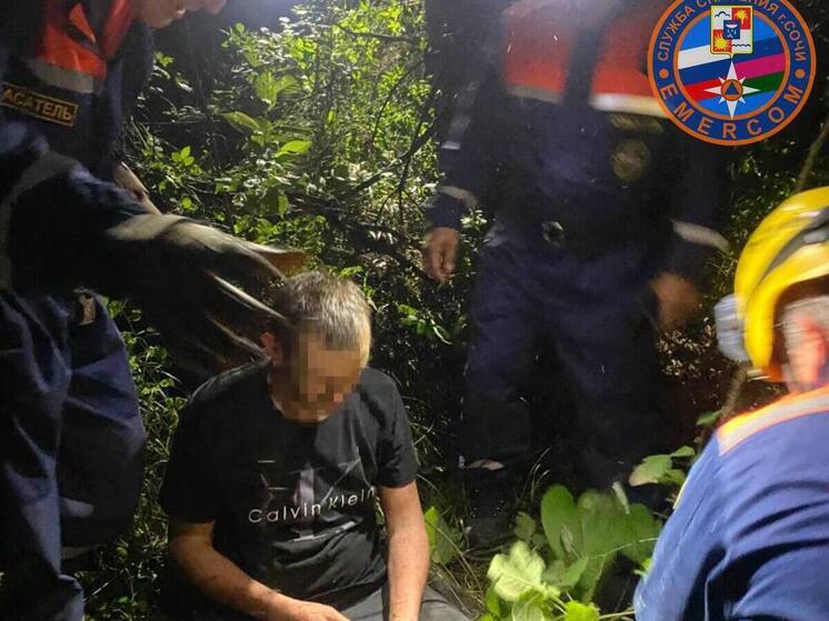 Сочинские спасатели нашли мужчину, потерявшегося в лесу