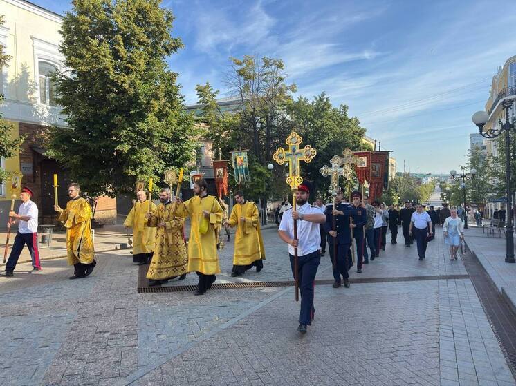 Утром в Пензе прошел крестный ход с частицей мощей святителя Тихона