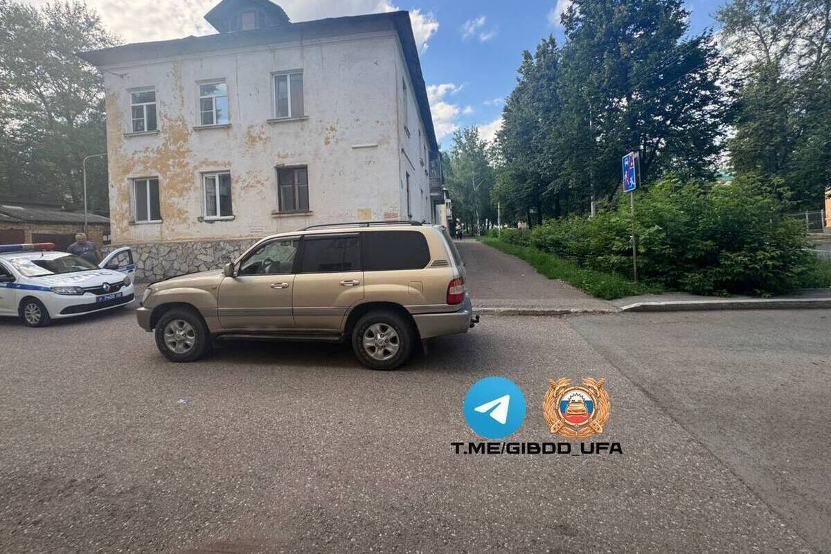 В Уфе иномарка сбила перебегавшего дорогу ребенка