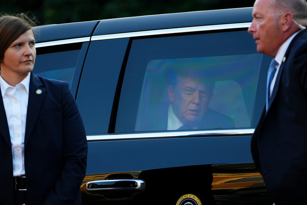 Попытки либералов отстранить Трампа от президентской должности выглядят жалко