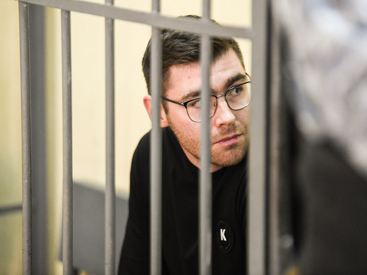 Суд оставил в силе арест редактора URA.RU Аллаярова по делу о взятке