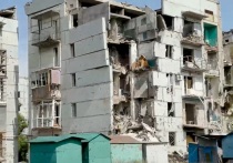 Как быть мирному жителю, когда в твоем поселке развернулись ожесточенные бои? Порой бежать бывает некуда