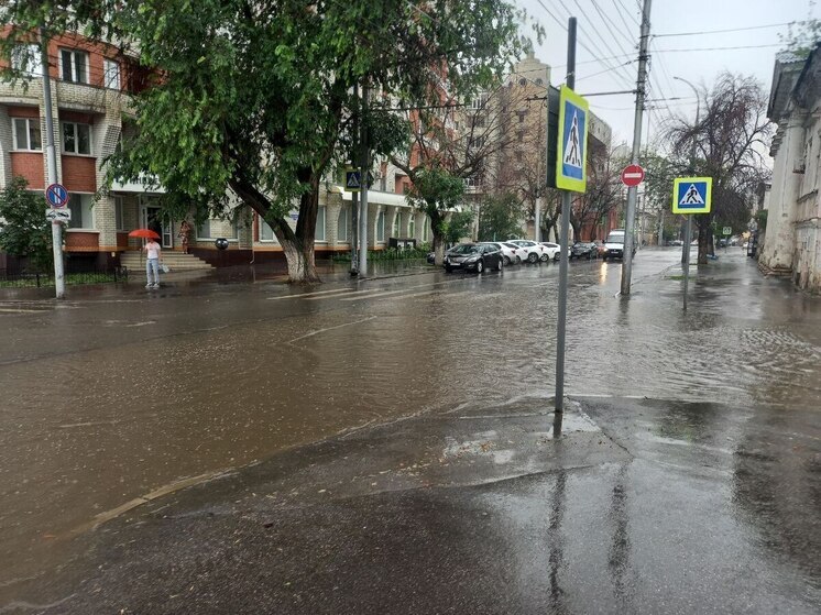 В Саратове образовались водопады