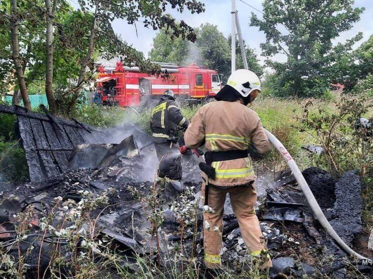 Спасатели смогли потушить пожар в Гурьевском округе