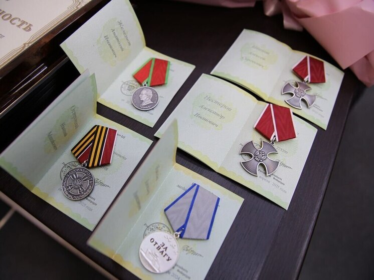 В Калуге родным погибших бойцов вручили государственные награды