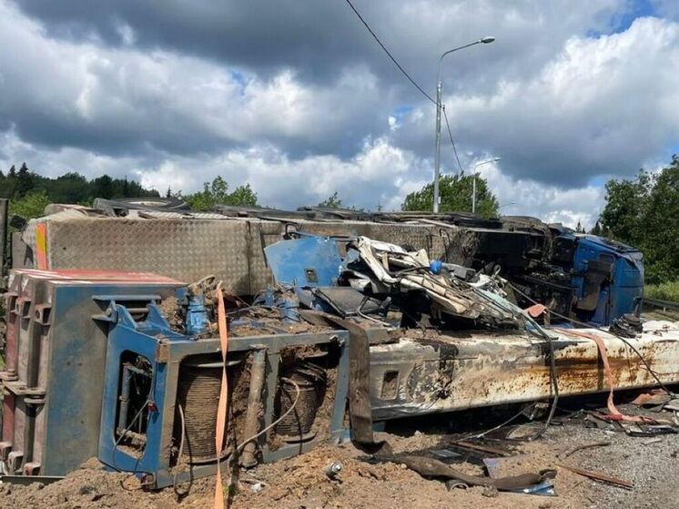 Водитель автокрана получил травмы в результате ДТП в Сергиево-Посадском округе