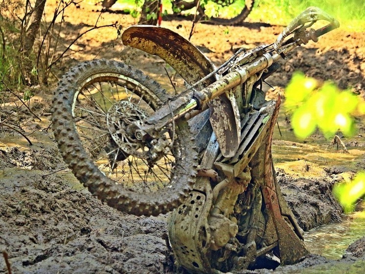 В Башкирии подросток сумел выбраться из болота, в котором застрял на мотоцикле